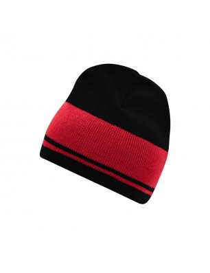 Classic knitted beanie with contrasting stripes