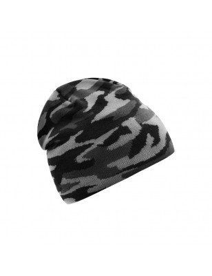 Classic knitted beanie in fashionable camouflage design