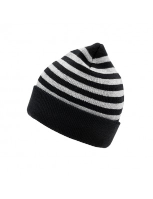 Classic knitted beanie with fashionable stripes