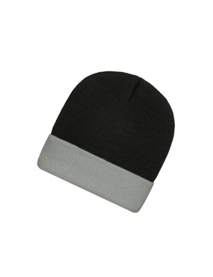 Classic knitted cap with brim