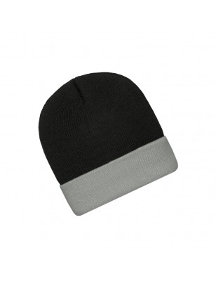 Classic knitted cap with brim