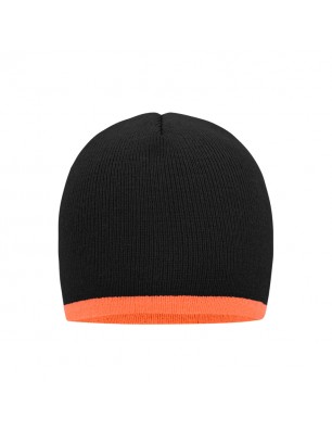 Tight-fitting knitted cap without brim