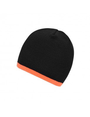 Tight-fitting knitted cap without brim