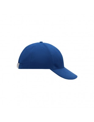 Classic 6 panel cap with close-fitting front panels