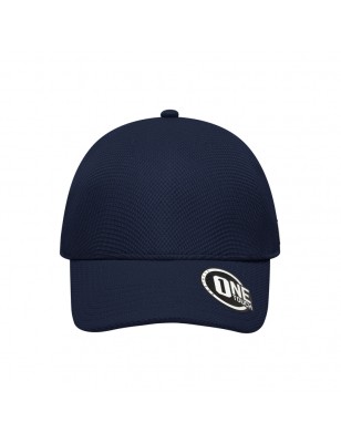 High-quality cap with seamless, pre-formed crown