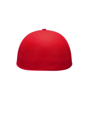 High-quality cap with seamless, pre-formed crown