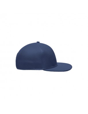 High-quality cap with seamless, pre-formed crown