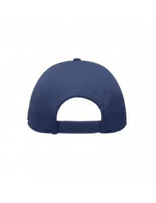 High-quality cap with seamless, pre-formed crown