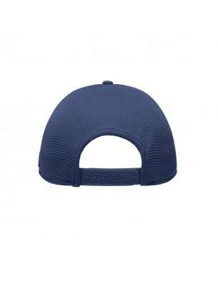 High-quality cap with seamless, pre-formed crown