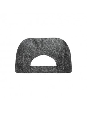 Flat beanie with concealed peak