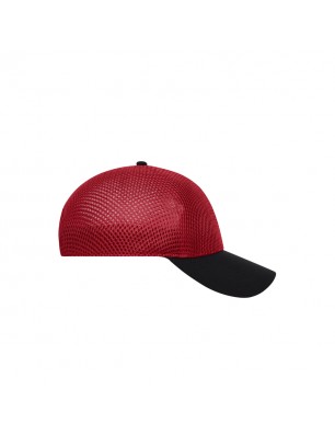 High-quality cap with seamless, pre-formed crown