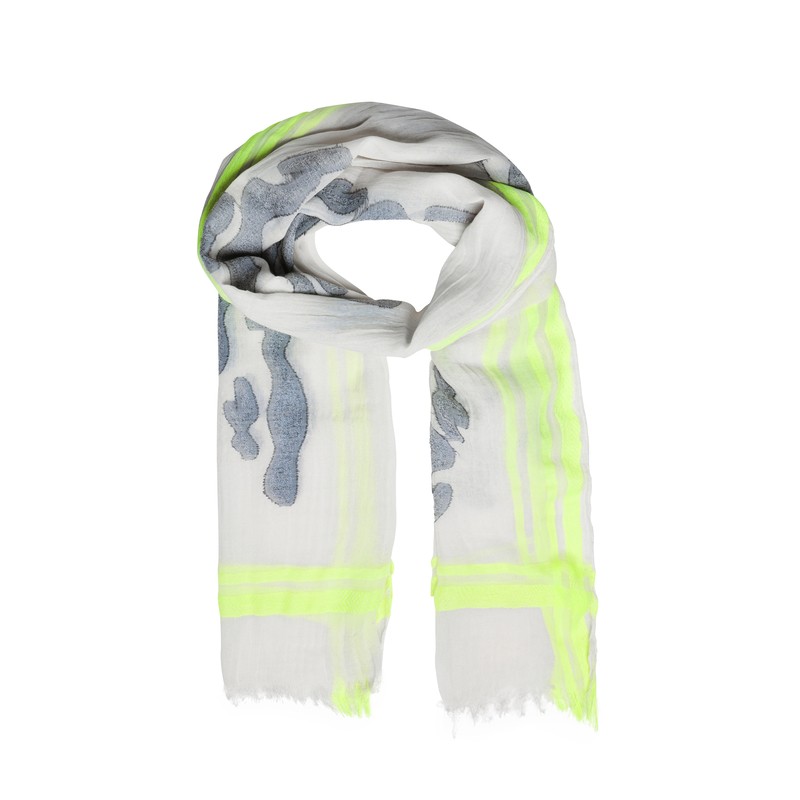 Light scarf with fashionable jacquard pattern