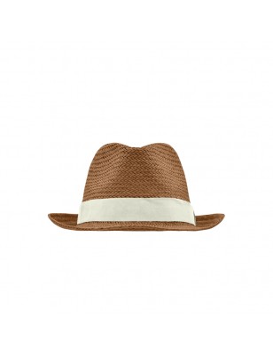 Hat in casual summer look