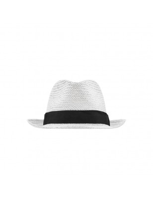 Hat in casual summer look