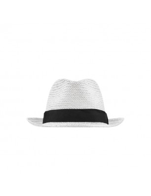 Hat in casual summer look