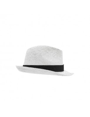 Hat in casual summer look