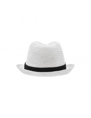 Hat in casual summer look