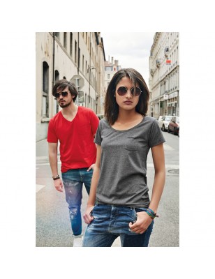 Ladies' T-shirt with fashionable breast pocket