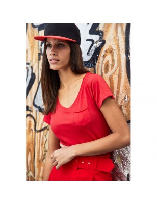 Ladies' T-shirt with fashionable breast pocket