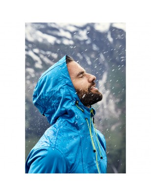 Ultra-light softshell jacket for extreme weather conditions