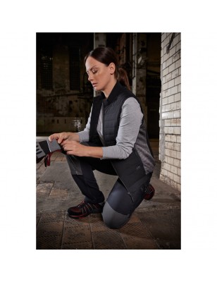 Modern work pants in slim profile with functional details