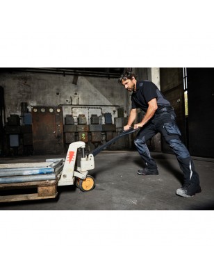 Specialized work pants in slim profile with functional details