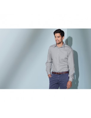 Easy-care, fashionable men's shirt