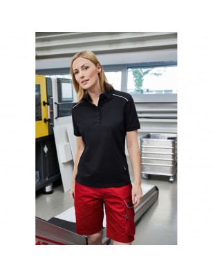 Hard-wearing and easy-care polo shirt with contrasting piping