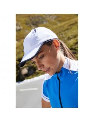 Sporty 6 panel cap made of microfibre for all weather conditions