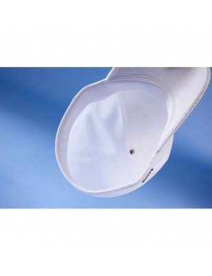 High-quality cap with seamless, pre-formed crown