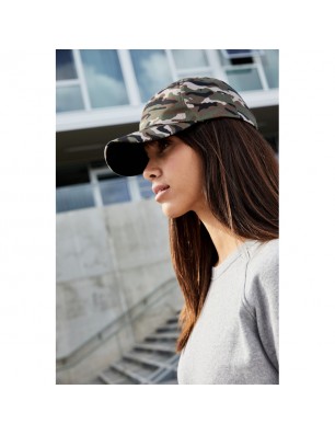 High-quality 6 panel cap in camouflage design