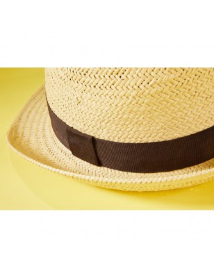 Hat in casual summer look