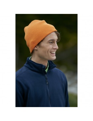 Slim-fitting knitted cap without brim