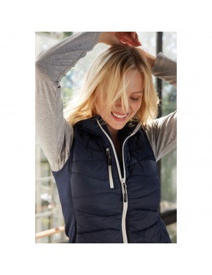 Sporty hooded vest in attractive mixed materials