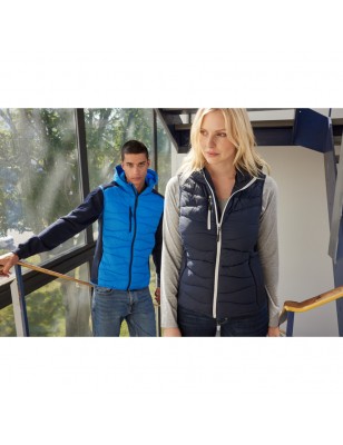 Sporty hooded vest in attractive mixed materials