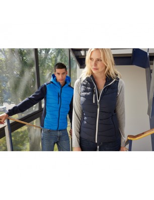 Sporty hooded vest in attractive mixed materials